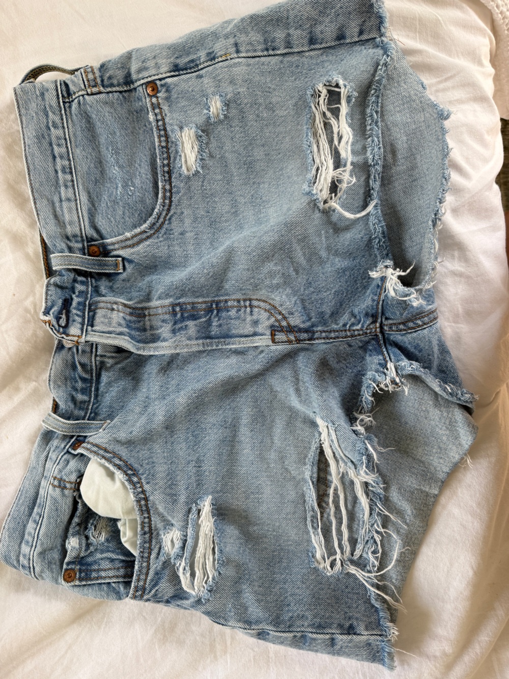 Light Wash Levi Distressed Denim Shorts